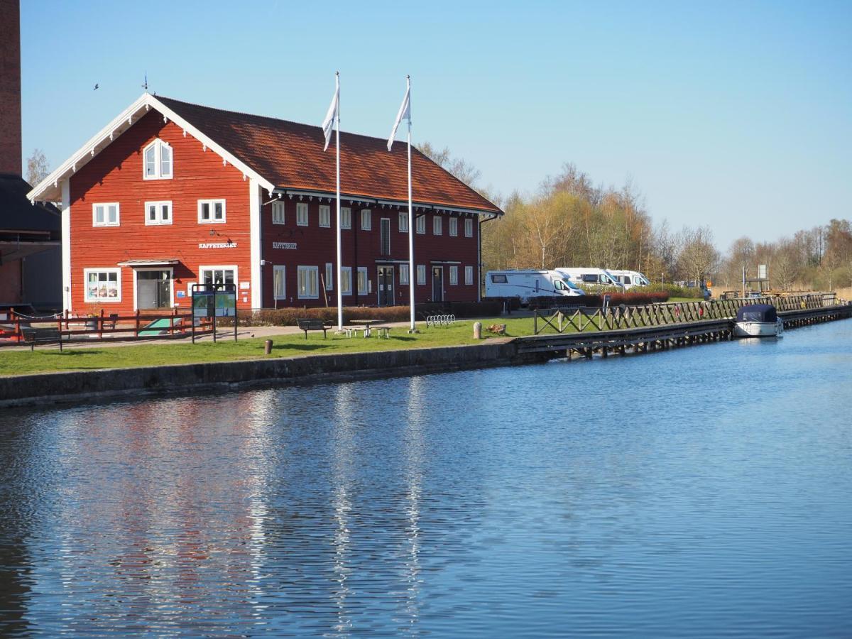 Stenkullens Gardshus Borensberg Bagian luar foto